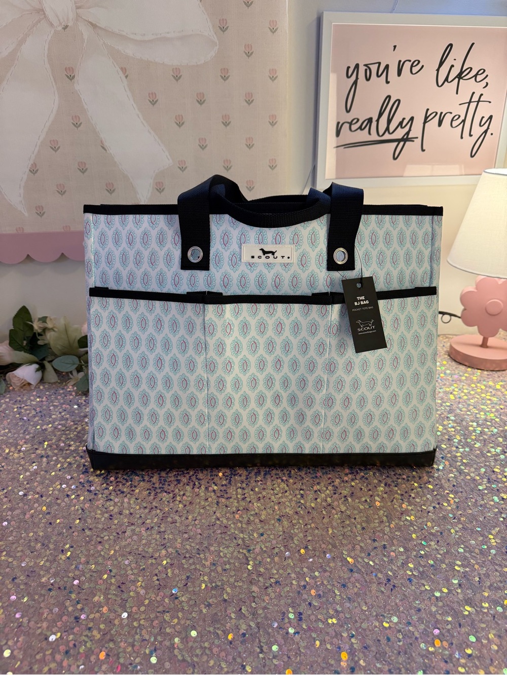 NWT Scout Large Tote Bag in a Geometric Light Blue, Pink and White Pattern 🩵🩷